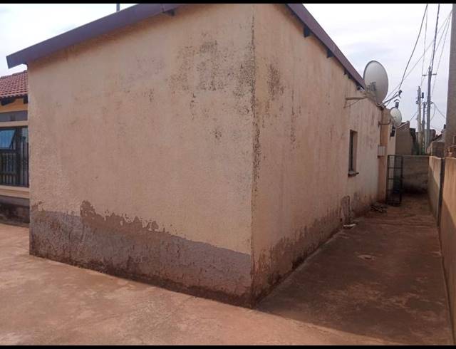 2 BEDROOM HOUSE FOR SALE IN ZONKEZIZWE